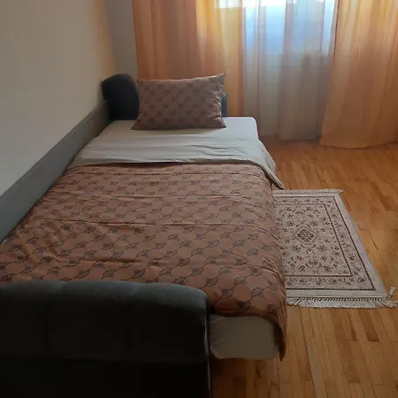 Jana Apartman *